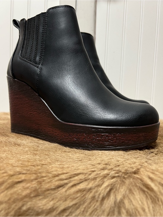 Born Shoes - Born B.O.C. Athalia Gore Wedge Chelsea Platform Boots 10 Goth
